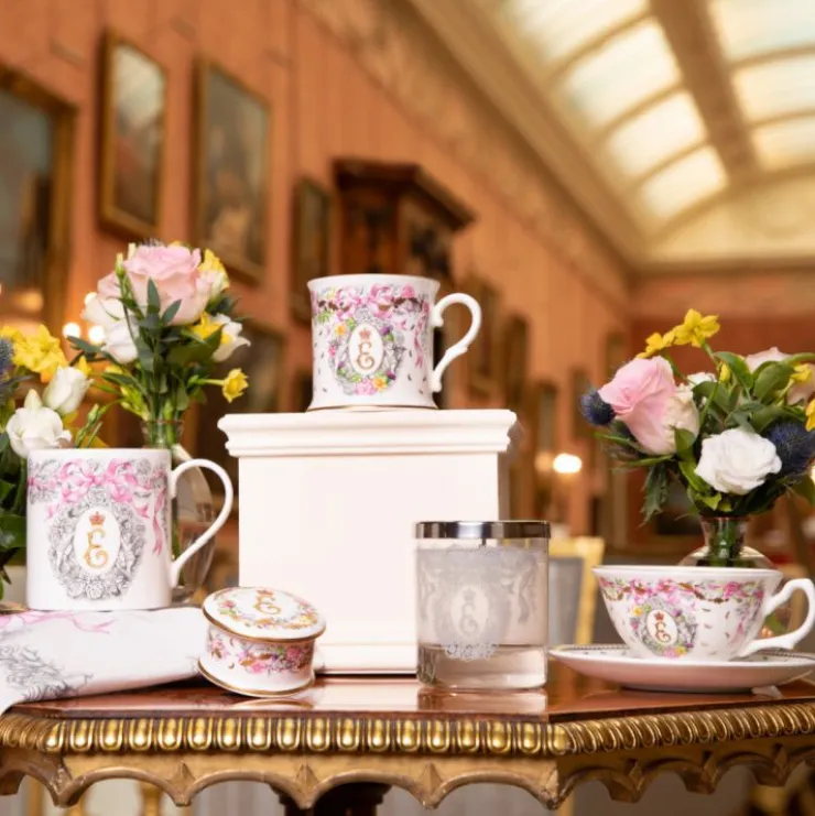 queen_elizabeth_ii_commemorative_teacup_and_saucer_10.webp Clearance Queen Elizabeth Ii Commemorative Teacup And Saucer Cups & Saucers