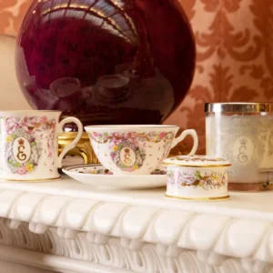 Clearance Queen Elizabeth Ii Commemorative Teacup And Saucer Cups & Saucers