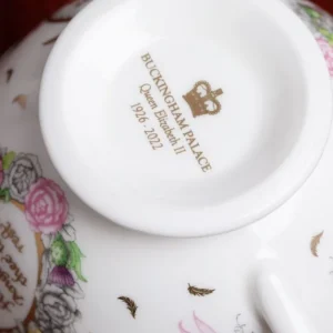Clearance Queen Elizabeth Ii Commemorative Teacup And Saucer Cups & Saucers