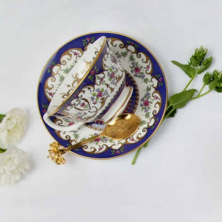 queen_victoria_teacup_and_saucer_3.webp Cheap Queen Victoria Teacup And Saucer Afternoon Tea